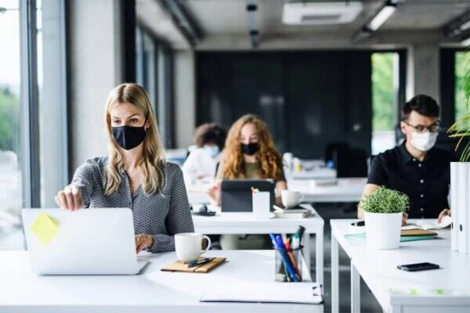 Les équipes au travail pendant la crise du Covid